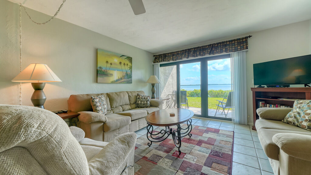 2 Condominium vacation rental located in Anna Maria Island 1