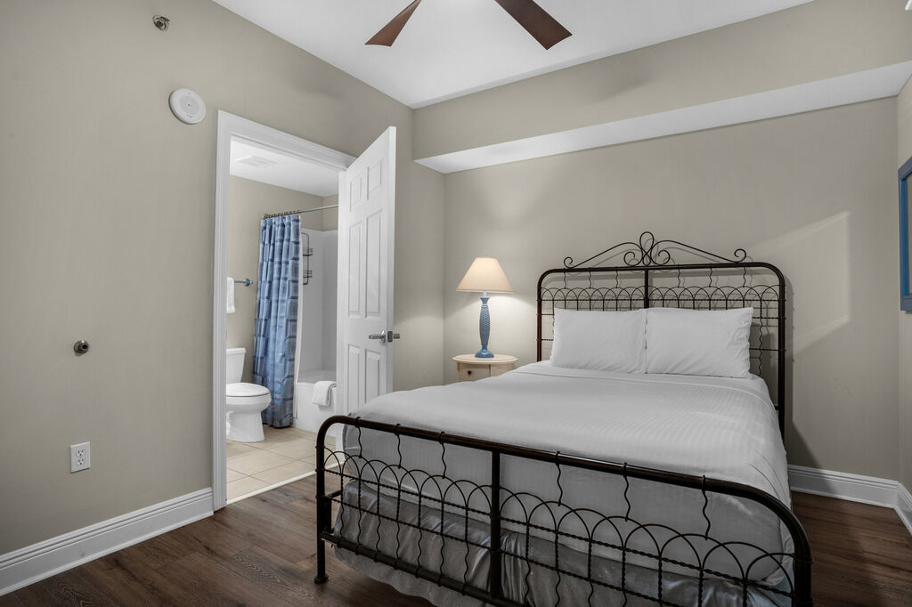 2 Condominium vacation rental located in Destin 1
