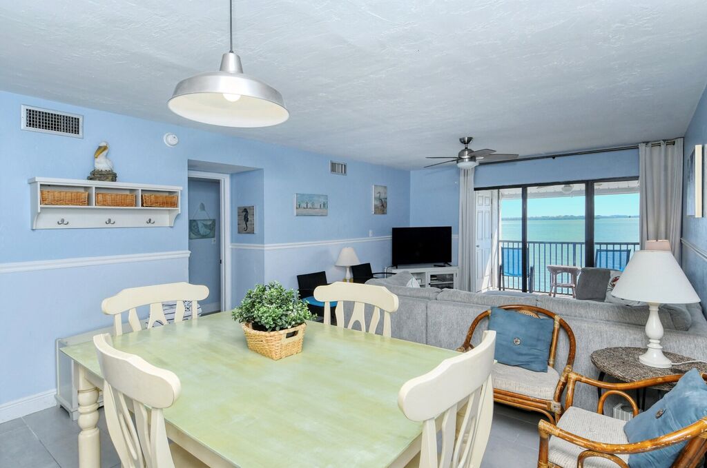 2 Condominium vacation rental located in Anna Maria Island 1