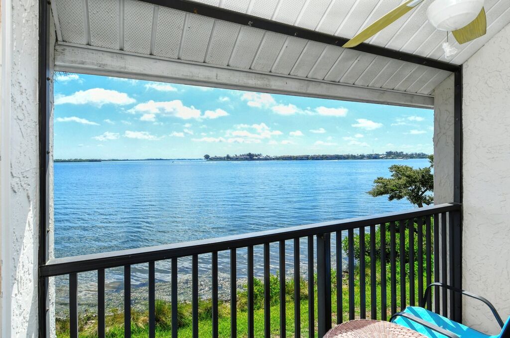2 Condominium vacation rental located in Anna Maria Island 1