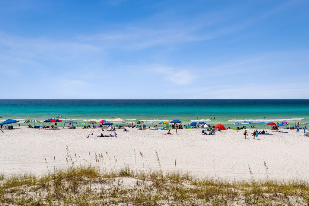 2 Condominium vacation rental located in Destin 1