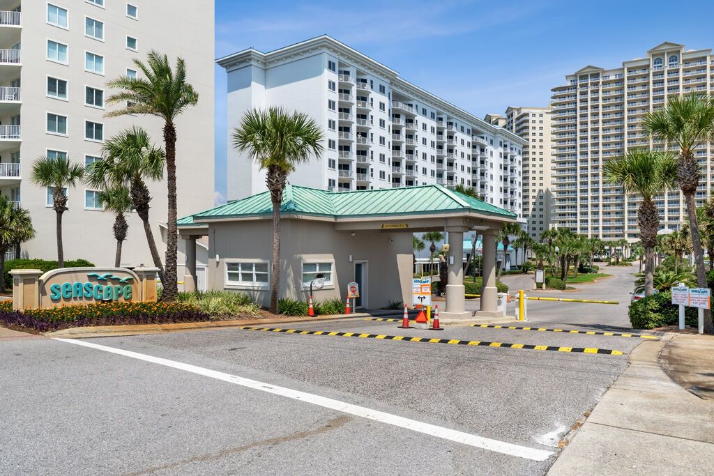 2 Condominium vacation rental located in Destin 1