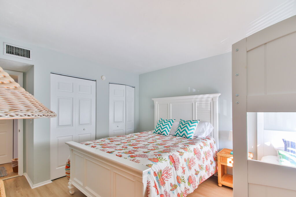 2 Condominium vacation rental located in Anna Maria Island 1