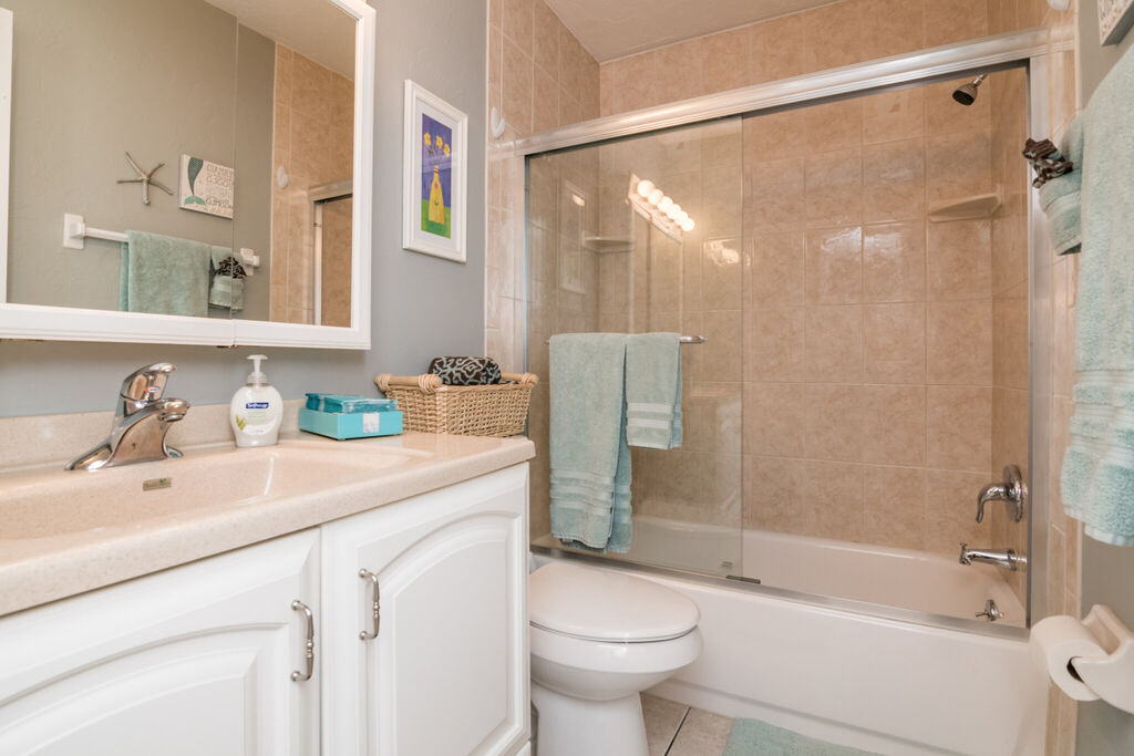 2 Condominium vacation rental located in Anna Maria Island 1