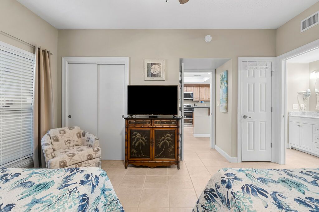 2 Condominium vacation rental located in Panama City Beach 1