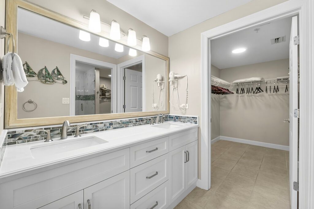 2 Condominium vacation rental located in Panama City Beach 1