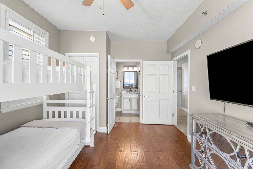 3 Condominium vacation rental located in Destin 1
