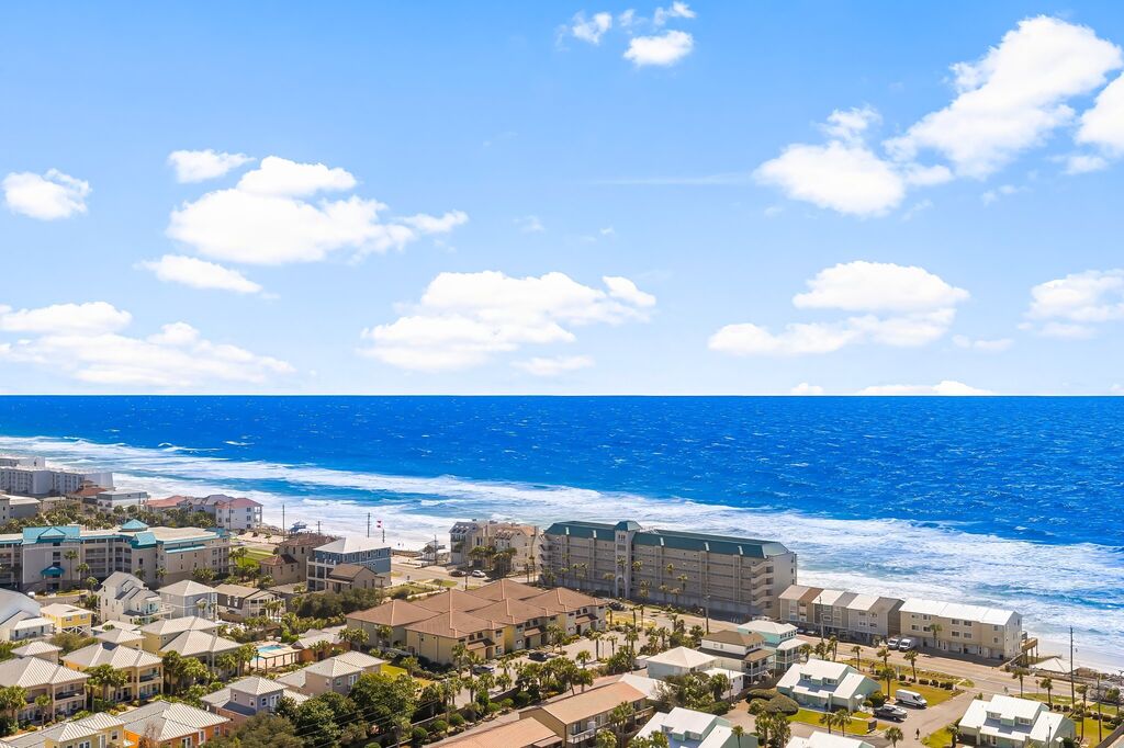 3 Condominium vacation rental located in Destin 1