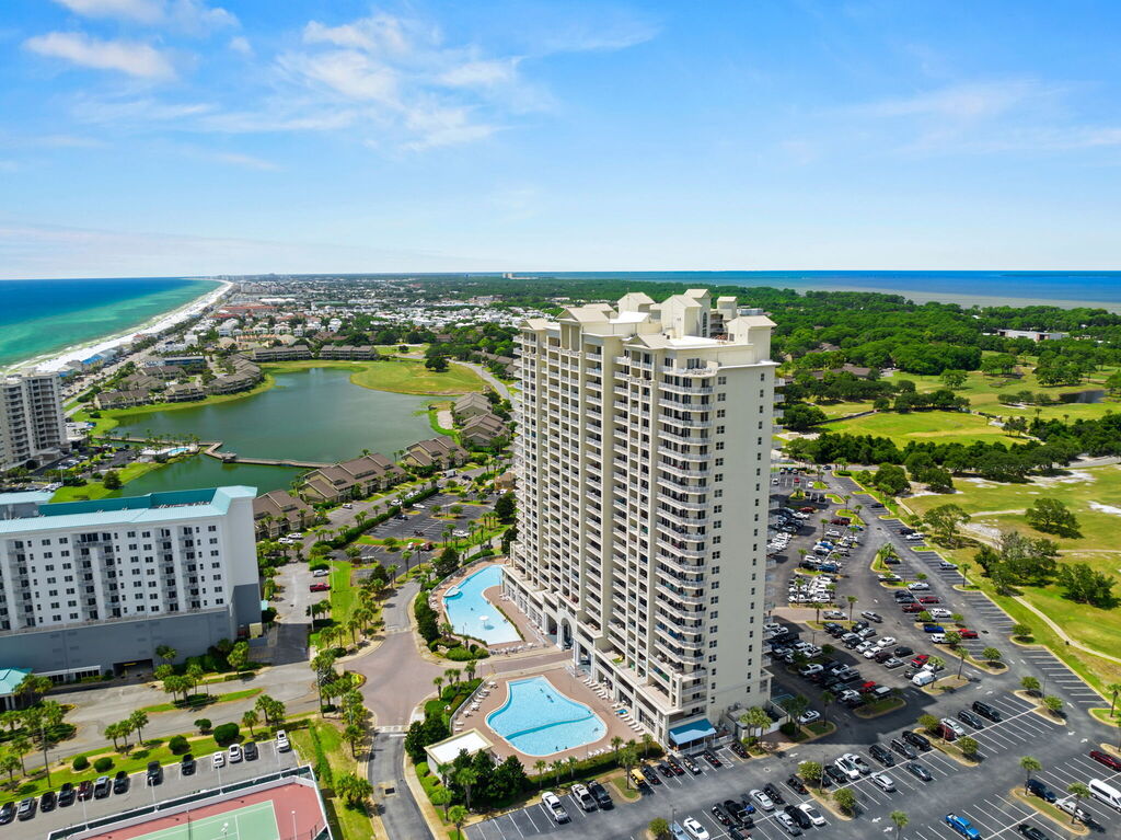 3 Condominium vacation rental located in Destin 1