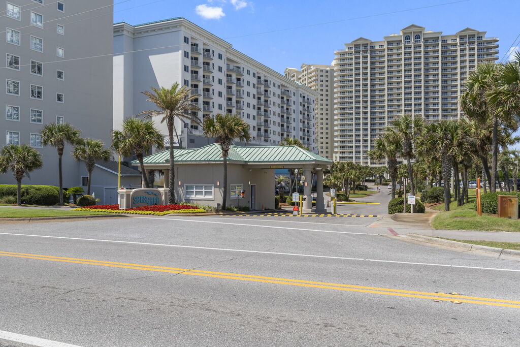 3 Condominium vacation rental located in Destin 1