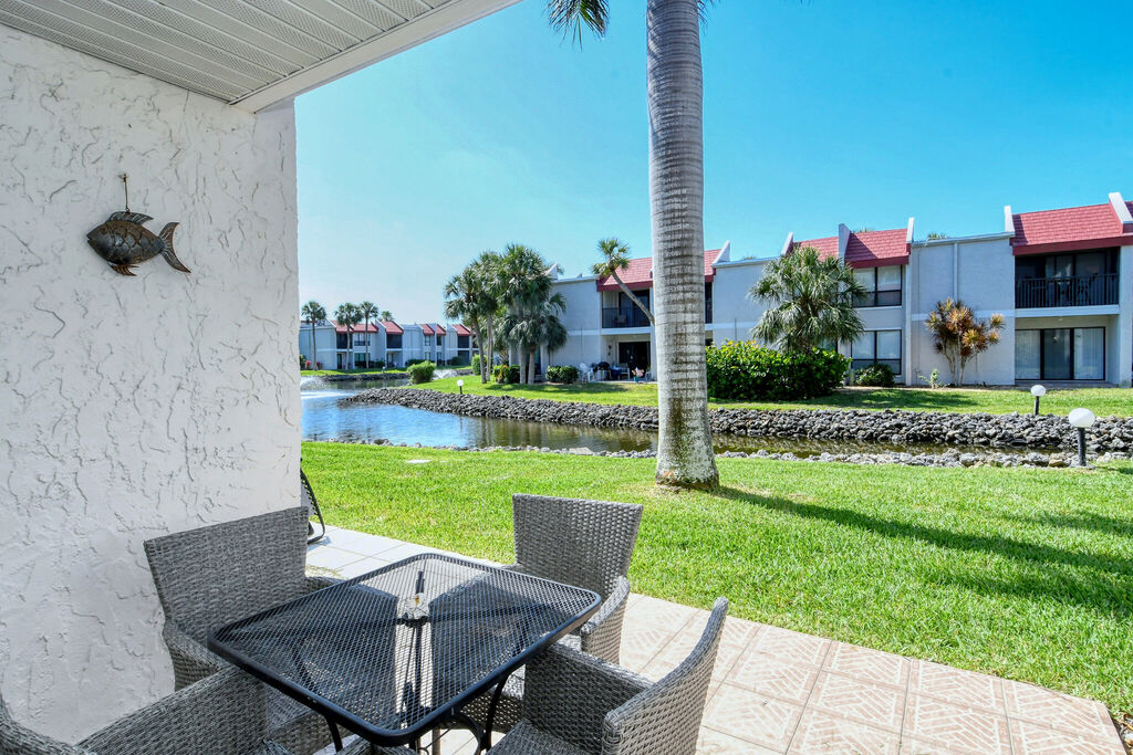 2 Condominium vacation rental located in Anna Maria Island 1