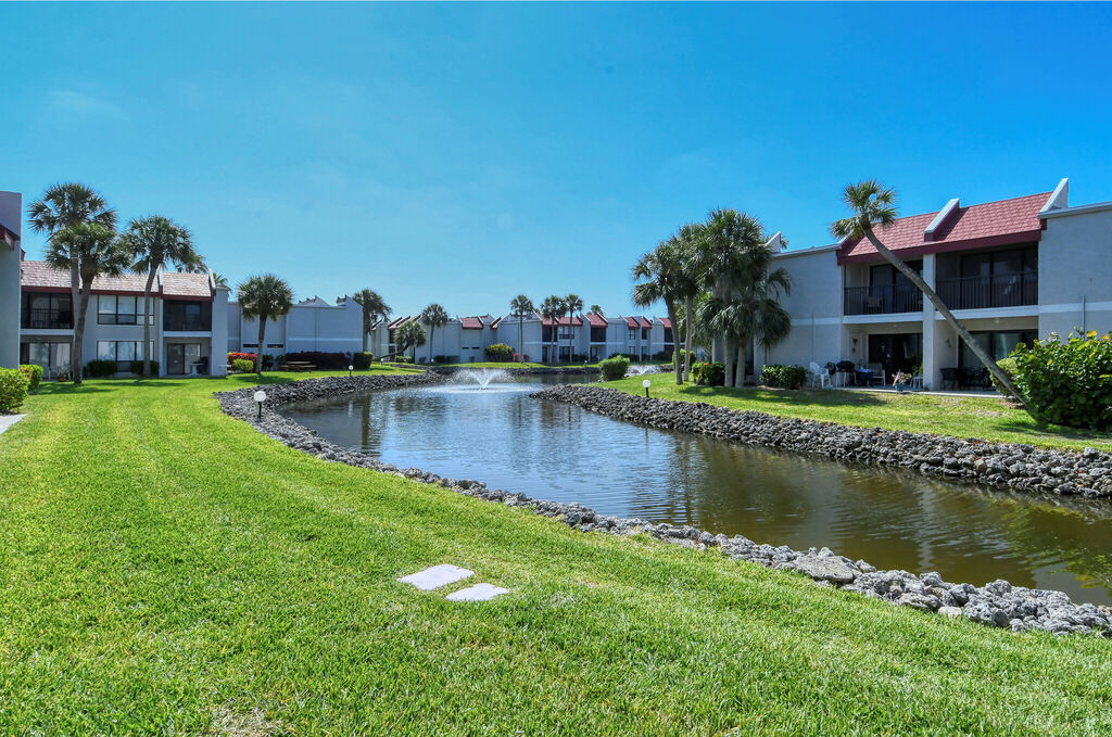 2 Condominium vacation rental located in Anna Maria Island 1