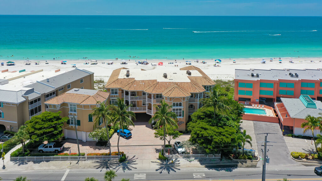 3 Condominium vacation rental located in Anna Maria Island 1