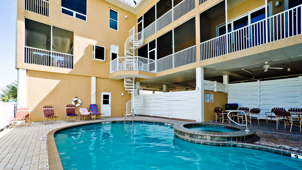 2 Condominium vacation rental located in Anna Maria Island 1