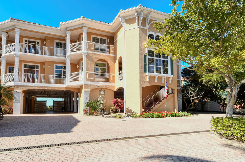 3 Condominium vacation rental located in Anna Maria Island 1