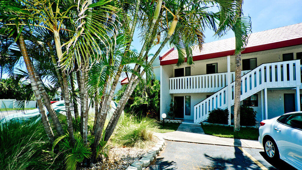 1 Condominium vacation rental located in Anna Maria Island 1