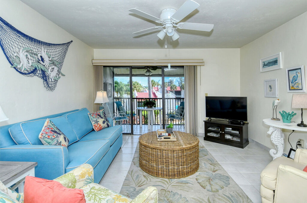 2 Condominium vacation rental located in Anna Maria Island 1