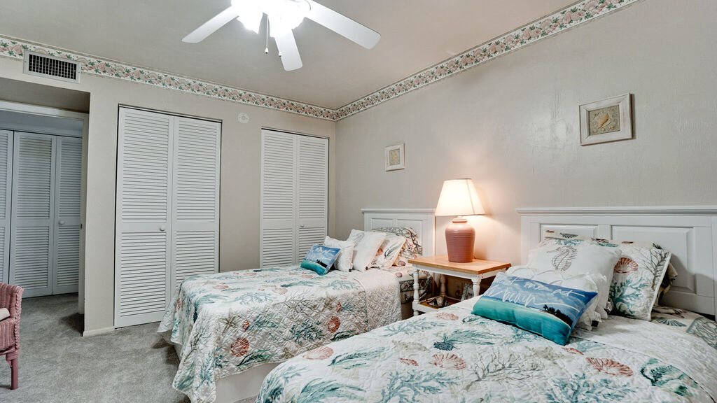 2 Condominium vacation rental located in Anna Maria Island 1