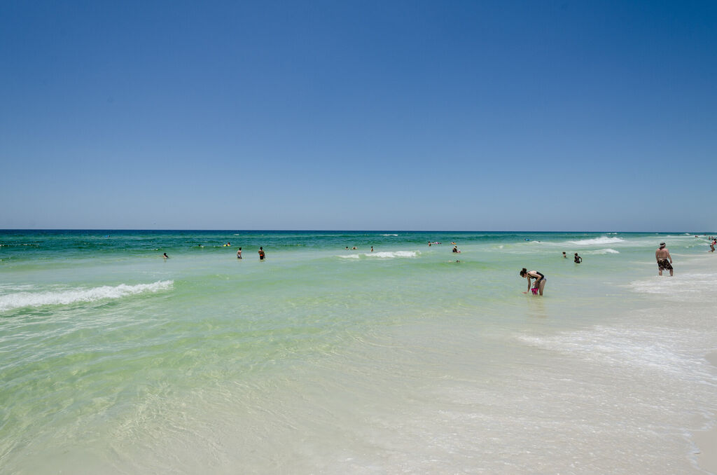 2 Condominium vacation rental located in Destin 1
