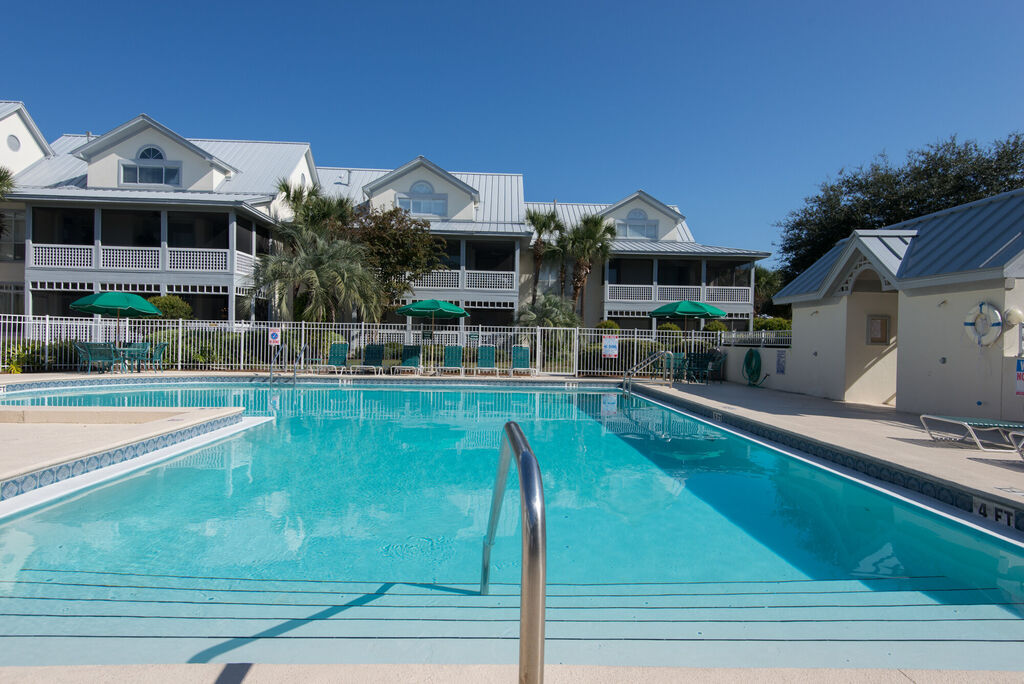 2 Condominium vacation rental located in Destin 1
