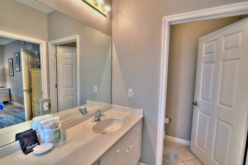 3 Condominium vacation rental located in Destin 1