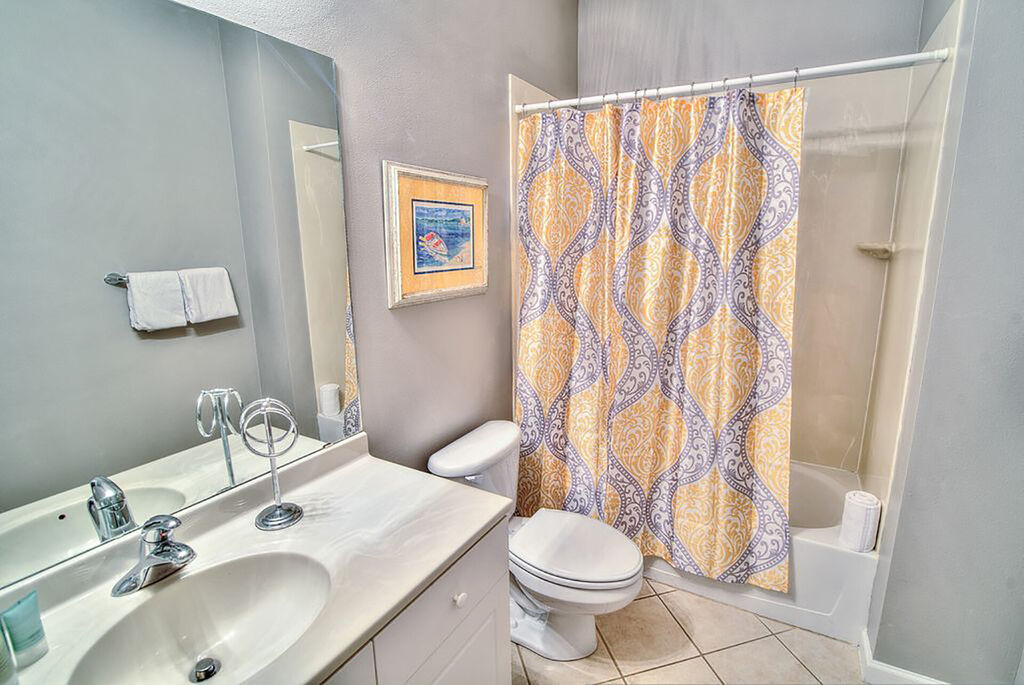 3 Condominium vacation rental located in Destin 1