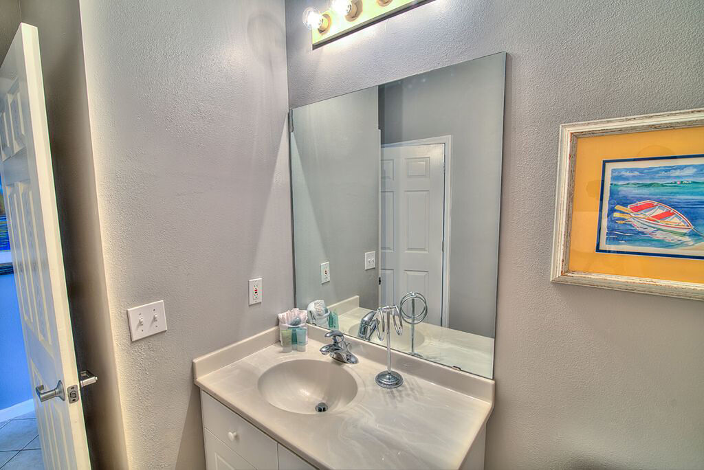 3 Condominium vacation rental located in Destin 1