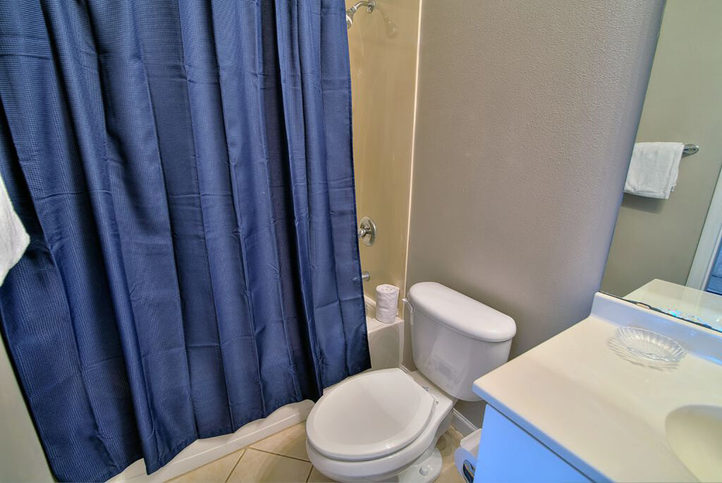 3 Condominium vacation rental located in Destin 1