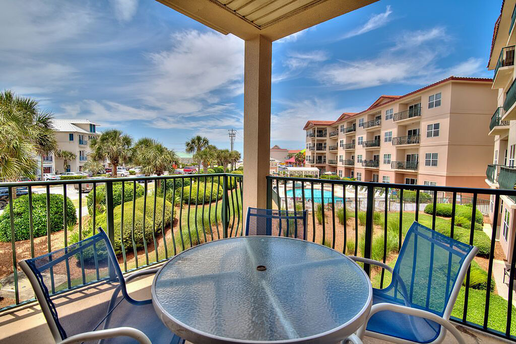 3 Condominium vacation rental located in Destin 1