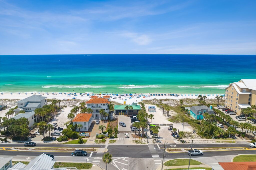 4 House vacation rental located in Destin 1