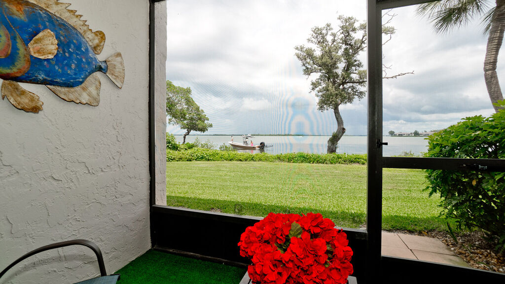 2 Condominium vacation rental located in Anna Maria Island 1