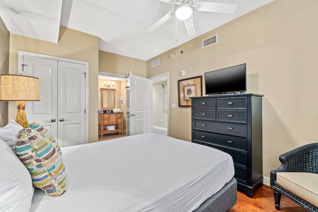 2 Condominium vacation rental located in Panama City Beach 1