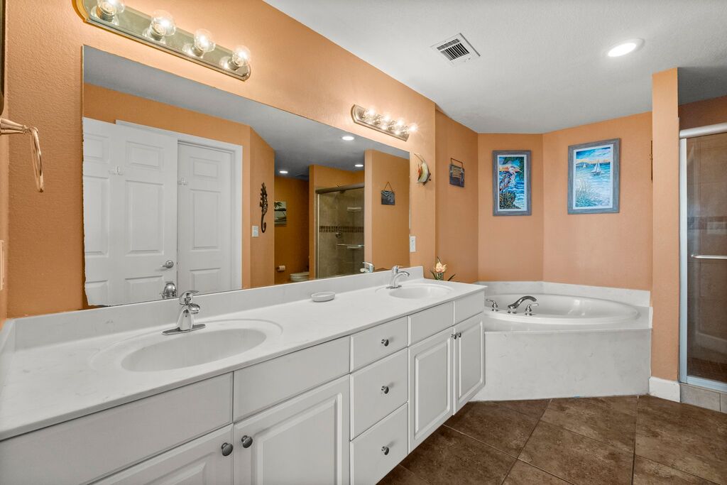 2 Condominium vacation rental located in Panama City Beach 1