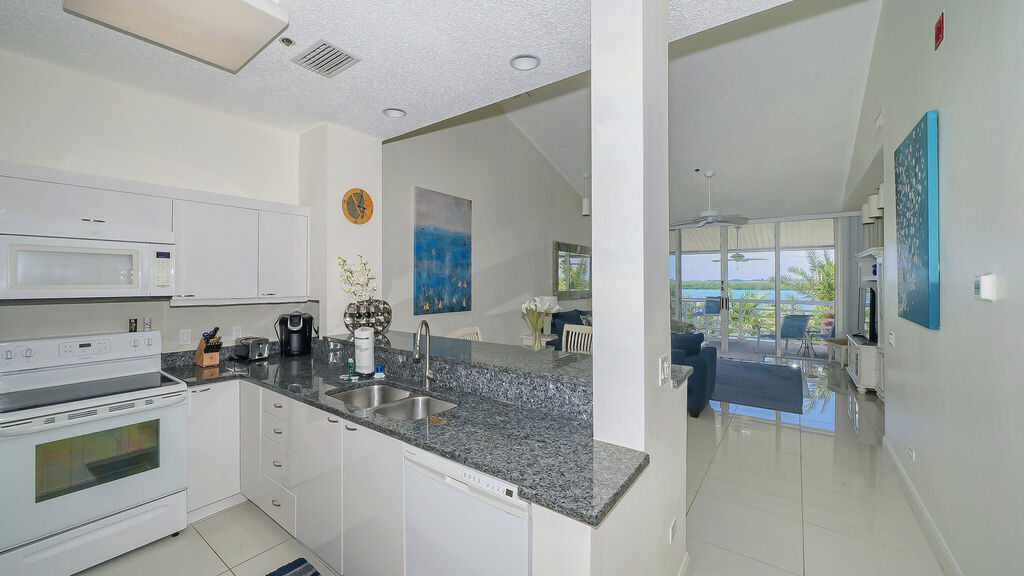 2 Condominium vacation rental located in Longboat Key 1