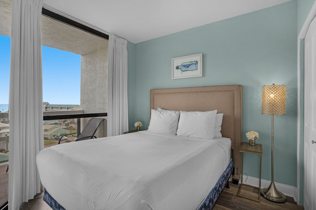 2 Condominium vacation rental located in Destin 1