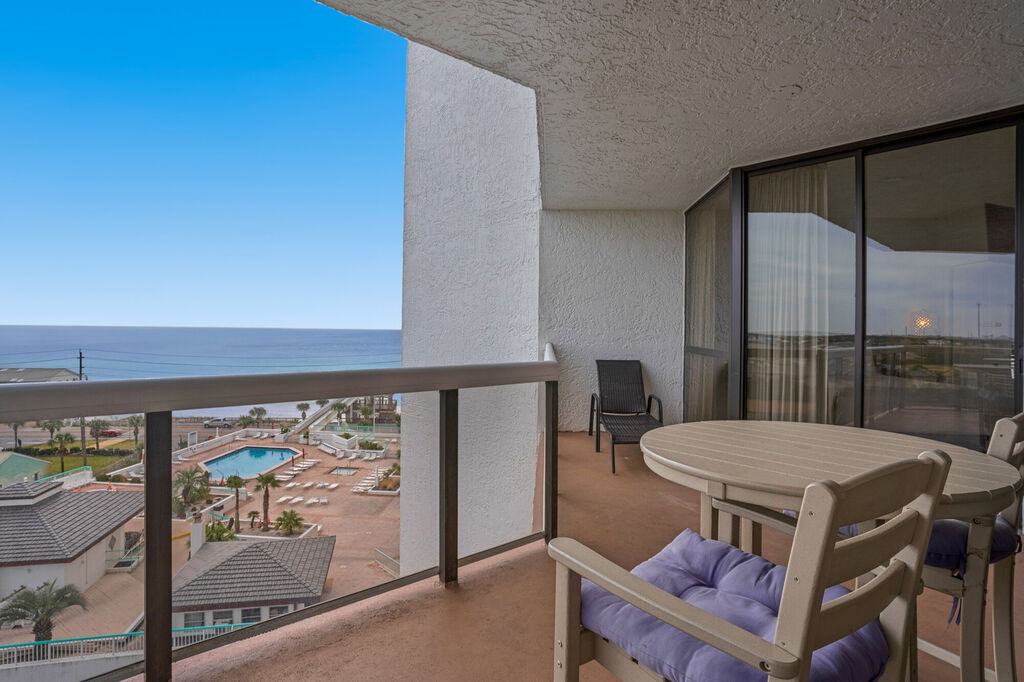 2 Condominium vacation rental located in Destin 1