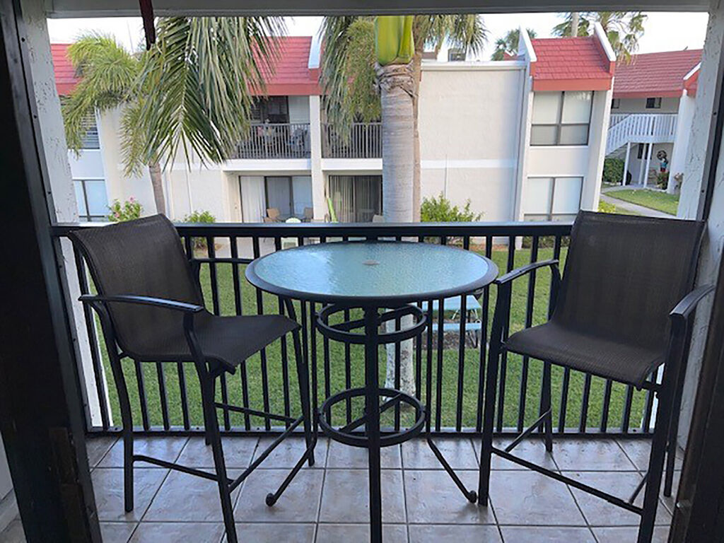 2 Condominium vacation rental located in Anna Maria Island 1