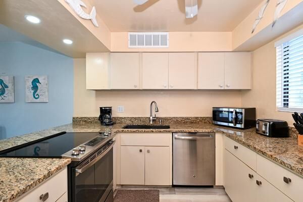 2 Condominium vacation rental located in Anna Maria Island 1