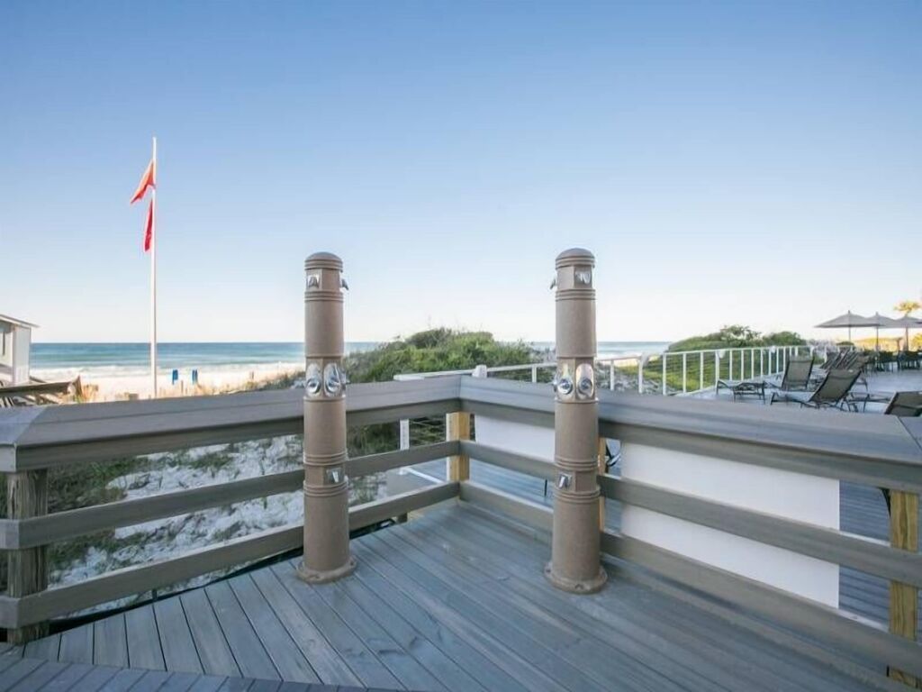 2 Condominium vacation rental located in Destin 1