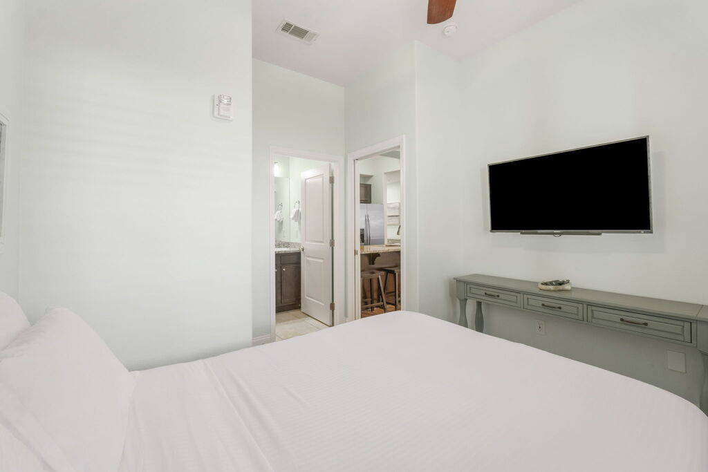 2 Condominium vacation rental located in Destin 1