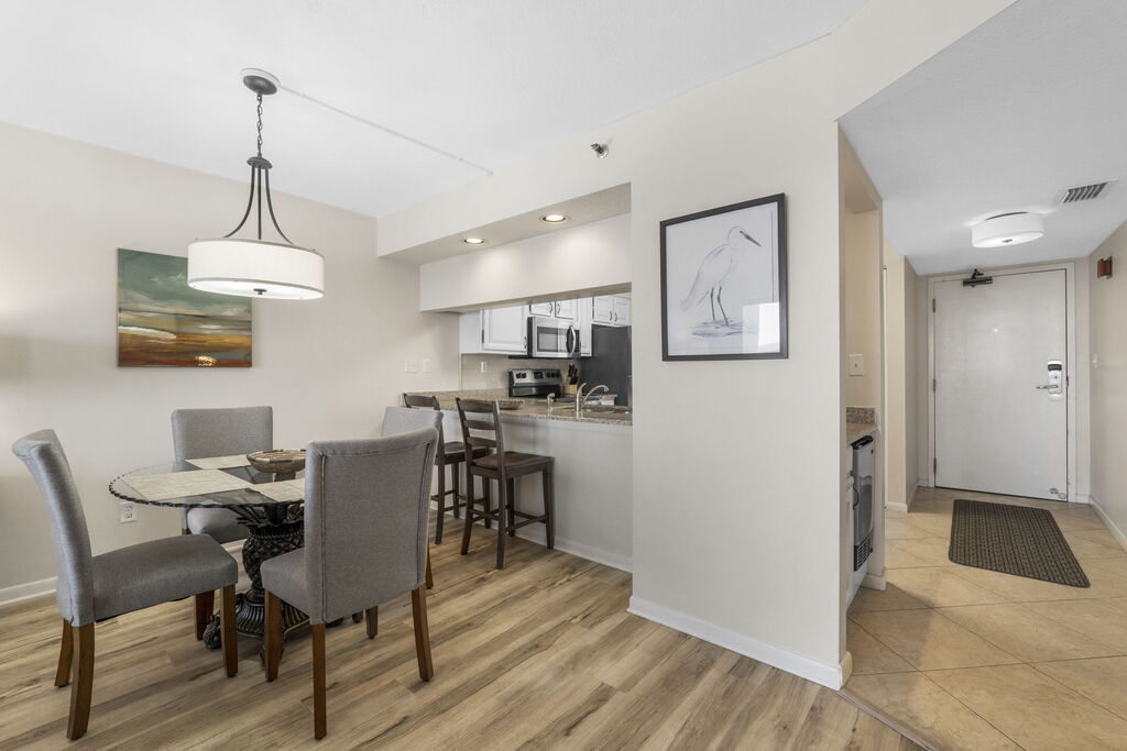 2 Condominium vacation rental located in Destin 1