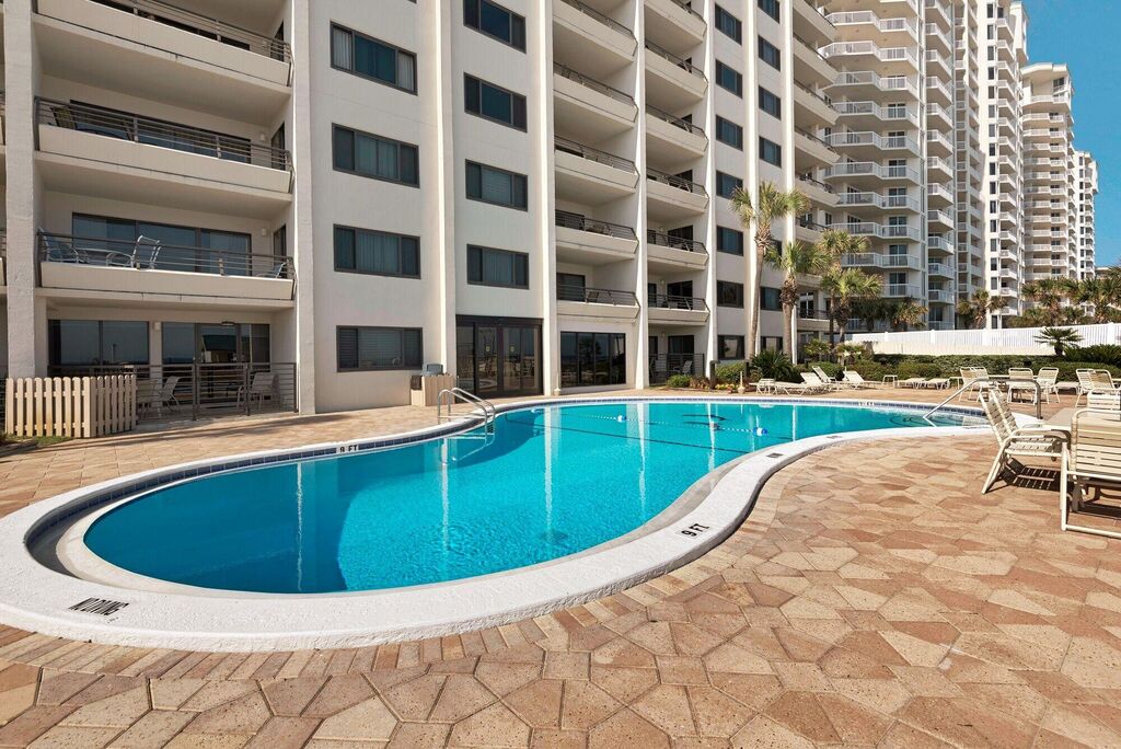 2 Condominium vacation rental located in Destin 1