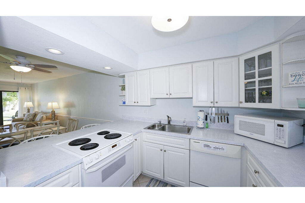 2 Condominium vacation rental located in Anna Maria Island 1