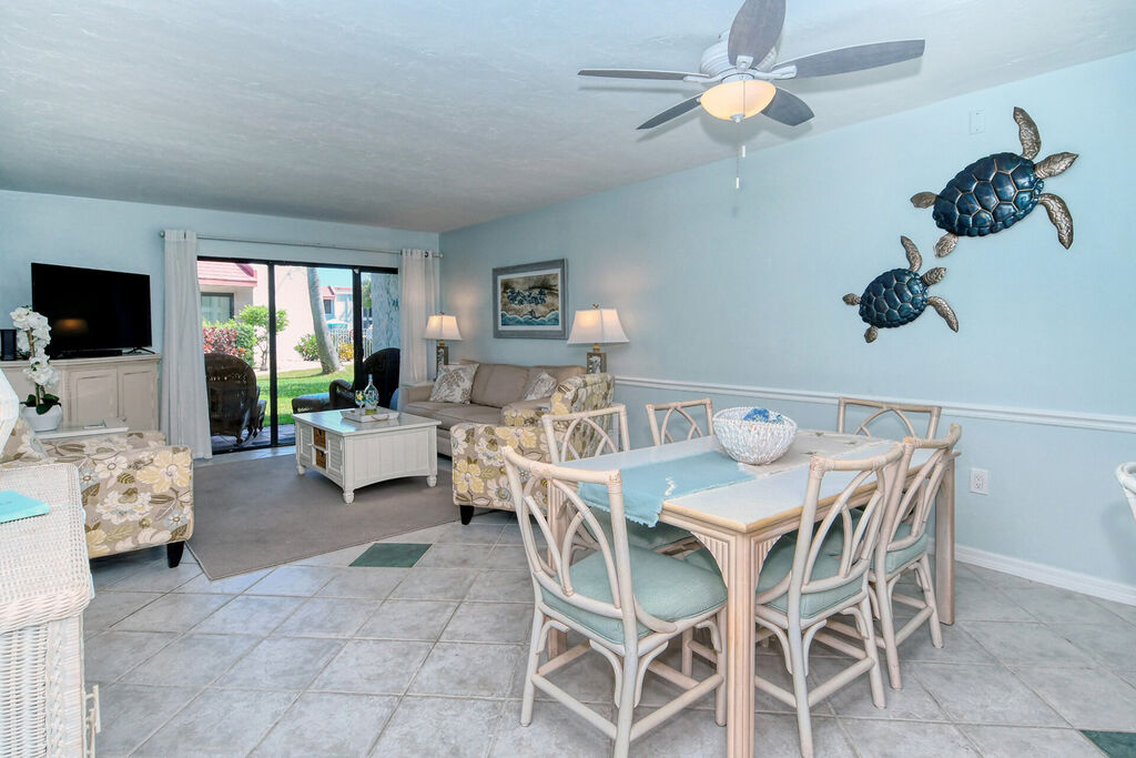 2 Condominium vacation rental located in Anna Maria Island 1