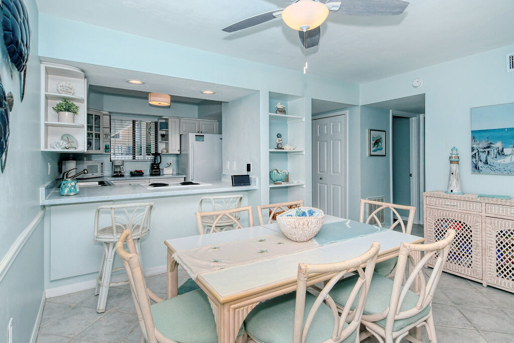 2 Condominium vacation rental located in Anna Maria Island 1