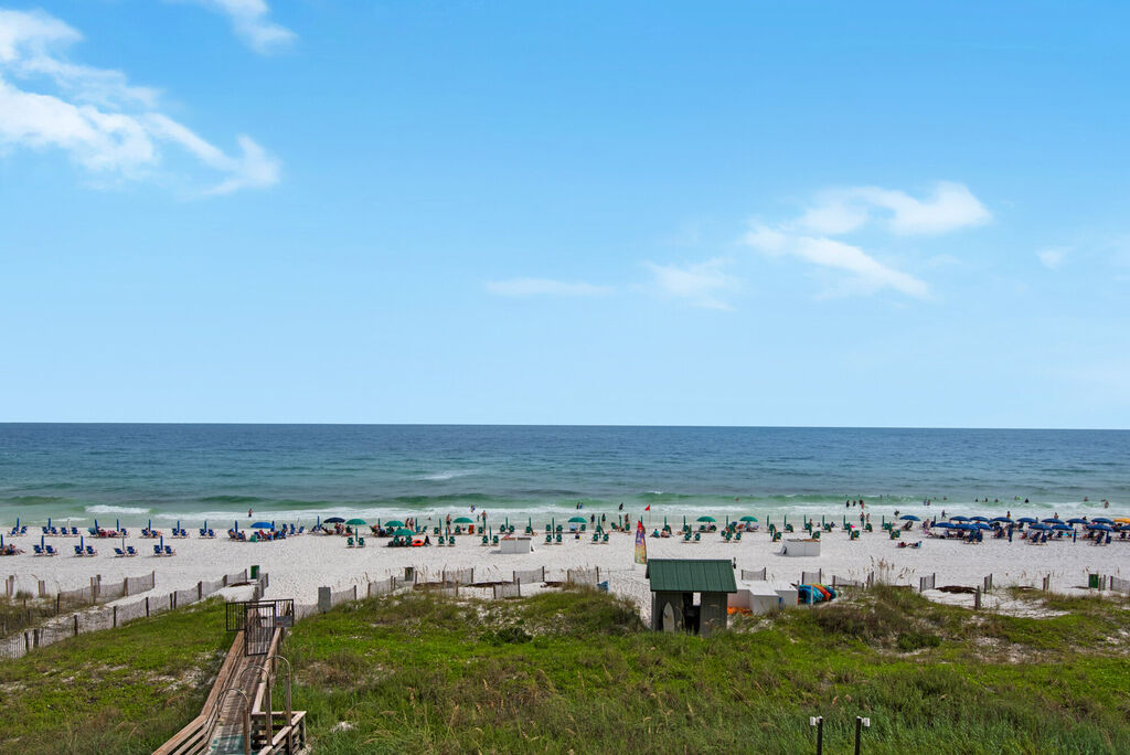 2 Condominium vacation rental located in Destin 1