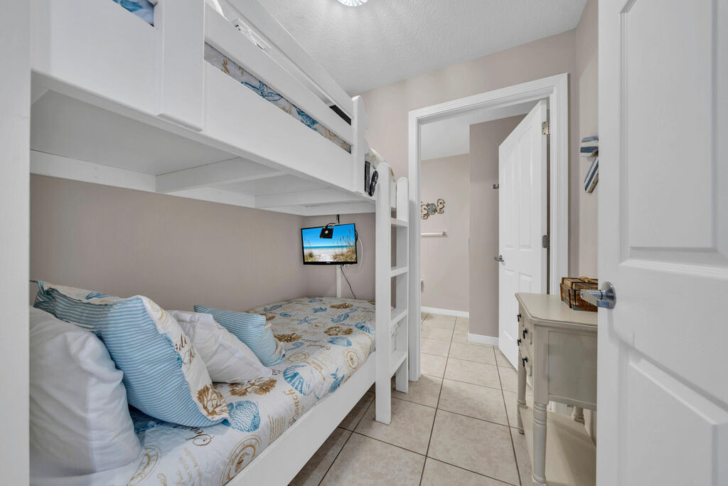 2 Condominium vacation rental located in Okaloosa Island 1