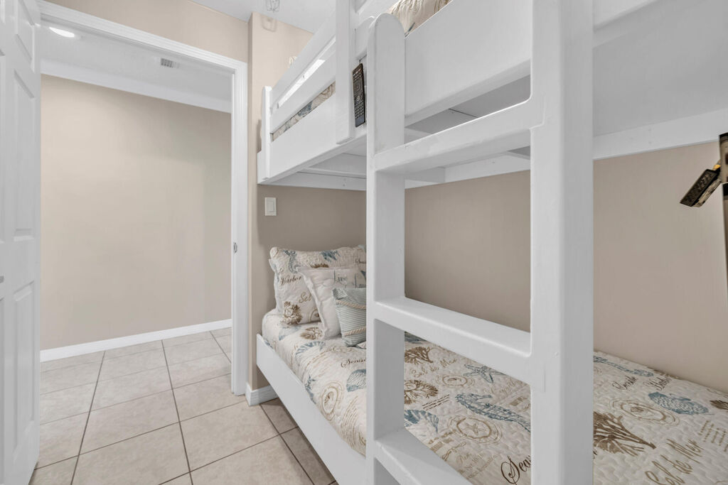2 Condominium vacation rental located in Okaloosa Island 1