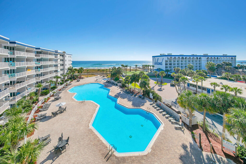 2 Condominium vacation rental located in Okaloosa Island 1