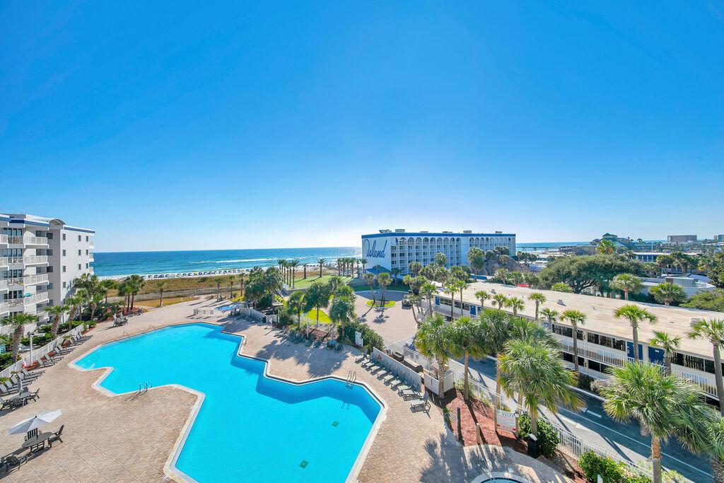 2 Condominium vacation rental located in Okaloosa Island 1